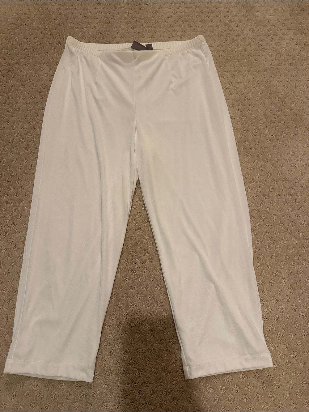 Chicos White Stretch Pull-On Ankle Pants.  Chicos Size 2.
